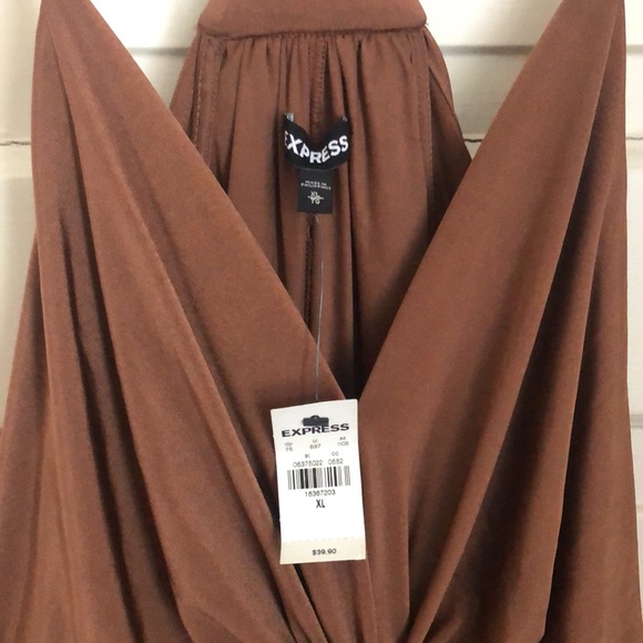 Express sleeveless top - Picture 3 of 6